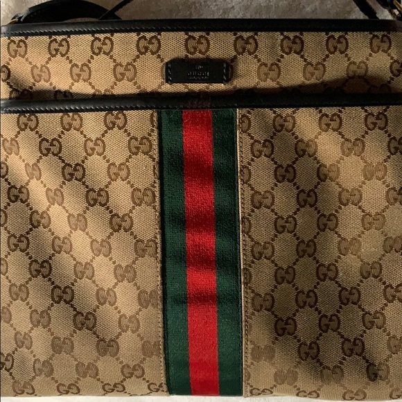 Gucci Handbags - Gucci Messenger Bag Gucci Handbags - Gucci Messenger Bag